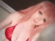 Sexy grote borsten Cosplayer roze haar
