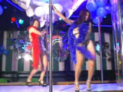 Thai Bar meisje naakt Pole Dance 2
