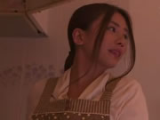 Matsumoto Mei Pijpen in keuken