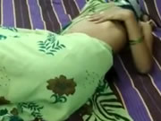 Indiase rijpe vrouw neuken In Sexy Saree